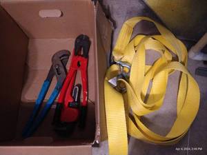 lot 716 image: Heavy Tow Rope, Bolt Cutters & Pipe Wrench