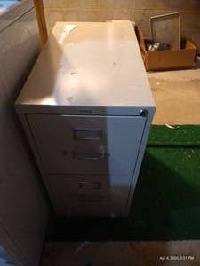 lot 718 image: Metal File Cabinet