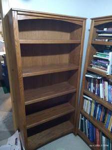 lot 728 image: Nice Wooden Book Shelf