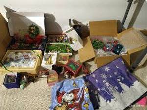 lot 760 image: Christmas Ornament Lot