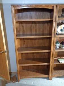 lot 782 image: Nice Wooden Book Shelf