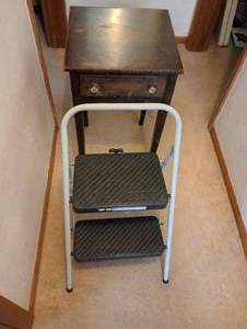 lot 793 image: Step Stool & Small Wooden End Table