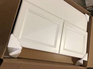 Russell 14.5 x 14.5 in. Cabinet Door Sample in Maple White by Thomasville Classic  Customer Returns See Pictures