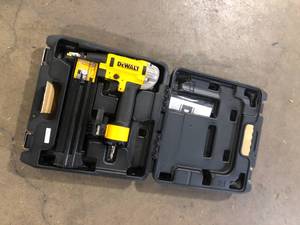 DEWALT 18-Gauge Pneumatic Brad Nailer Customer Returns See Pictures