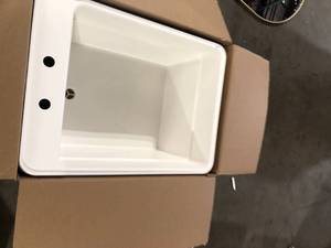 MUSTEE 18 in. x 24 in. Plastic Utilatub Single Laundry Tub in White Customer Returns See Pictures