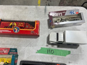 COLLECTIBLE DIECAST SEMI