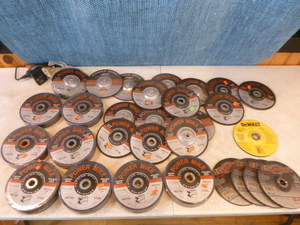 lot 34 image: Grinding and Cutting Wheels