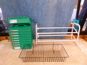 lot 127 image: 9 Plastic Caddies
