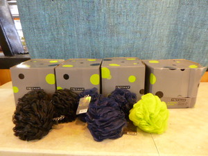 lot 128 image: Freeman XL Shower Sponges