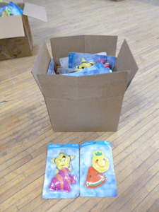 lot 189 image: Box of Dive Toys