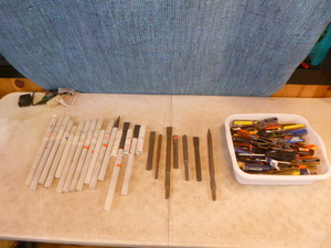 lot 200 image: Chisels and Screwdrivers