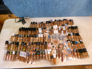 lot 208 image: Lot of Facial Foundation