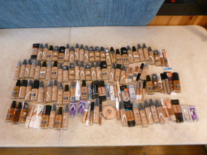 lot 209 image: Lot of Facial Foundation