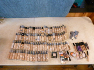 lot 210 image: Lot of Facial Foundation