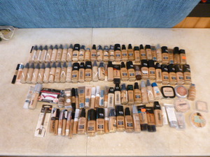 lot 211 image: Lot of Facial Foundation
