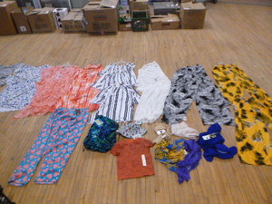 lot 213 image: Womens Clothing