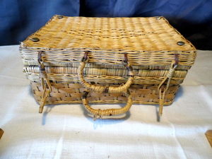 Vintage Picnic  Basket Set