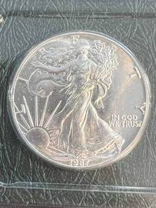 1987 AMERICAN SILVER EAGLE 1 TROY OZ .999 FINE SILVER UNC IN INFO. CASE
