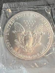 1992 AMERICAN SILVER EAGLE 1 TROY OZ .999 FINE SILVER UNC SEALED