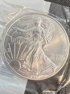1997 AMERICAN SILVER EAGLE 1 TROY OZ .999 FINE SILVER UNC SEALED