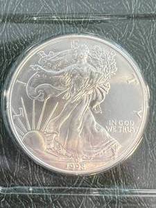 1998 AMERICAN SILVER EAGLE 1 TROY OZ .999 FINE SILVER UNC IN INFO. CASE