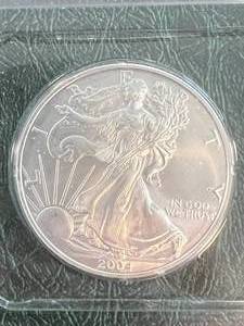2004 AMERICAN SILVER EAGLE 1 TROY OZ .999 FINE SILVER UNC IN INFO. CASE