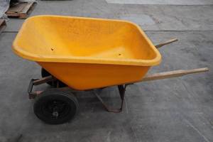 True Temper 2-Wheel Wheelbarrow - Poly Tub