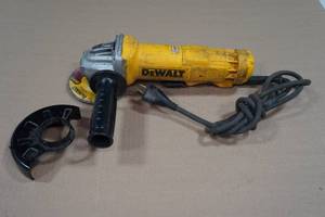 DeWalt DWE402 4-12 Corded Angle Grinder