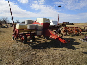 International 400 Planter
