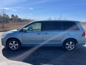 2010 Volkswagen Routan SE - 2 OWNERS