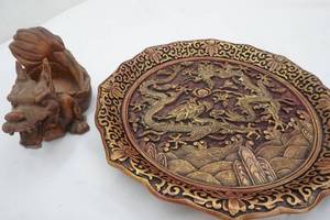 lot 7 image: Dragon Ashtray and 9 Dragon Plate