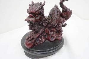 lot 11 image: Dragon Decor Vintage Resin Chinese Red Fire Dragon
