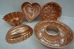 lot 43 image: Variety of Copper Bakeware
