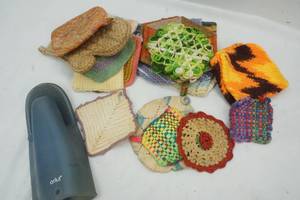 lot 45 image: Lot of Kitchen Pot Holders & Silicone Oven Mint