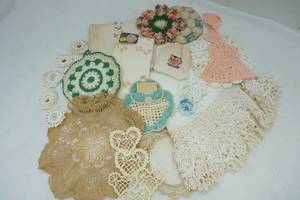 lot 51 image: Variety of shapes and sizes of Doilies