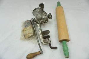lot 74 image: Vintage Meat Grinder and Wooden Vintage Rolling Pin