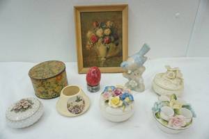 lot 75 image: Dresser Trinket Boxes, vintage small tin, Egg on a base, Bird figure and more