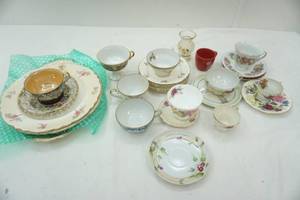lot 77 image: Homer Laughlin Dishes and other Tea cups with saucers, Occupied Tea Cup & Saucer