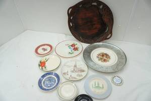 lot 80 image: Decorative plates, variety of sizes, Dragon Wood Tray