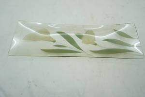 lot 105 image: Glass Flower Tray 21x6