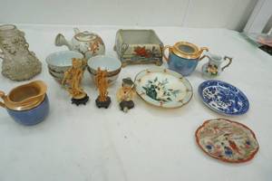 lot 108 image: Vintage glassware and Japan decor