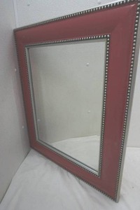 lot 113 image: Mirror decor