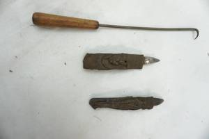 lot 123 image: Vintage husking tools and pick
