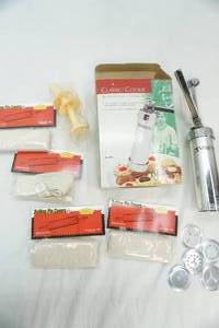 lot 126 image: Classic Cooking Maker & 4 Rolling Pin Covers