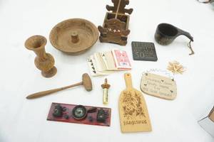 lot 129 image: Vintage wood, Norwegian box and other home decor