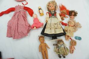 lot 138 image: Vintage doll lot