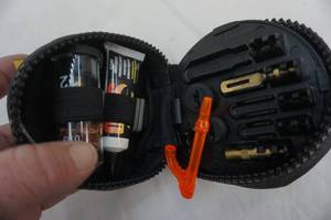 lot 139 image: Gun cleaning kit