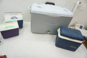 lot 140 image: Cooler lot, Rubbermaid