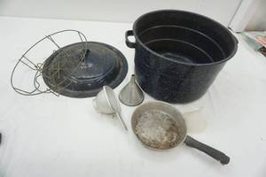 lot 141 image: Vintage canner