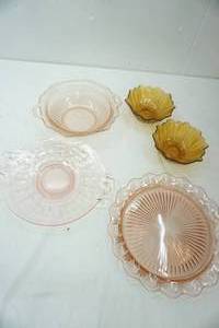 lot 147 image: Pink depression glass and rose bowls